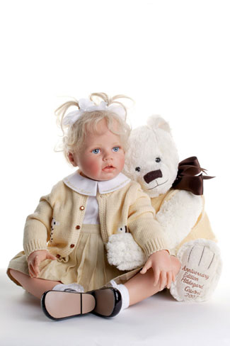 In celebration of her 35th anniversary in the industry, Günzel created “Vanilla.” Dressed in Sunday finery, the doll hugs her teddy, whose paw is inscribed with “Anniversary Edition Hildegard Gunzel 2007.” The resin piece is limited to an edition of 135 worldwide.