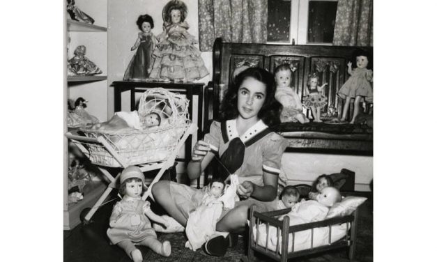 Hidden Doll Devotion: Liz Taylor’s ‘Secret Ceremony’