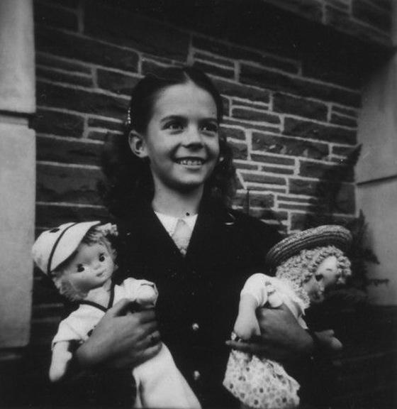 Natalie Wood Carrying Dolls