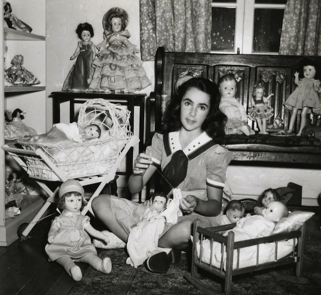 Liz Taylor surrounded by dolls