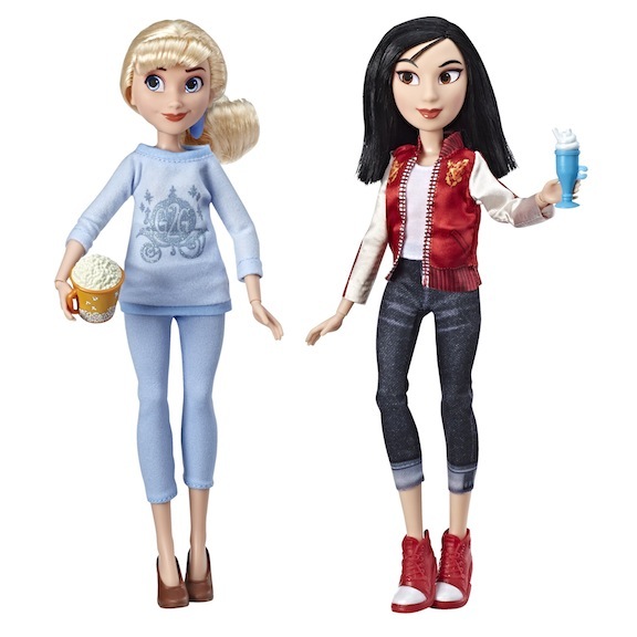 Cinderella in sweats and Mulan in mod attire! Hasbro’s “Ralph Breaks the Internet” dolls saluted the Disney Princesses decked out in commoner clothing.