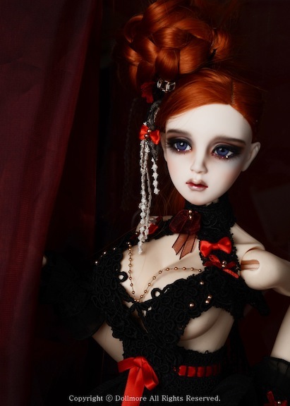 Dollmore’s End of the Black Summer: Glamor Hayarn has a 19th-century ambience. She is sophisticated and extremely glamorous.