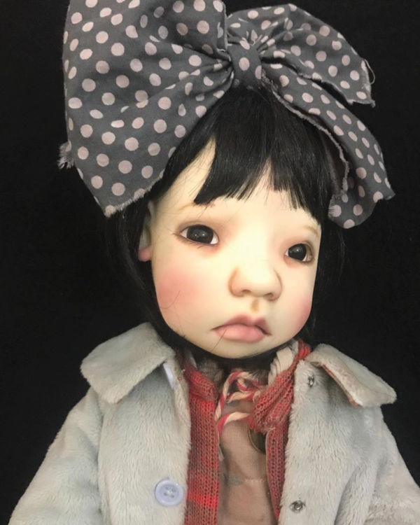 Meili debuted in her small 31 cm size at the 2019 Austin BJDC; she’s also available in 50 cm.