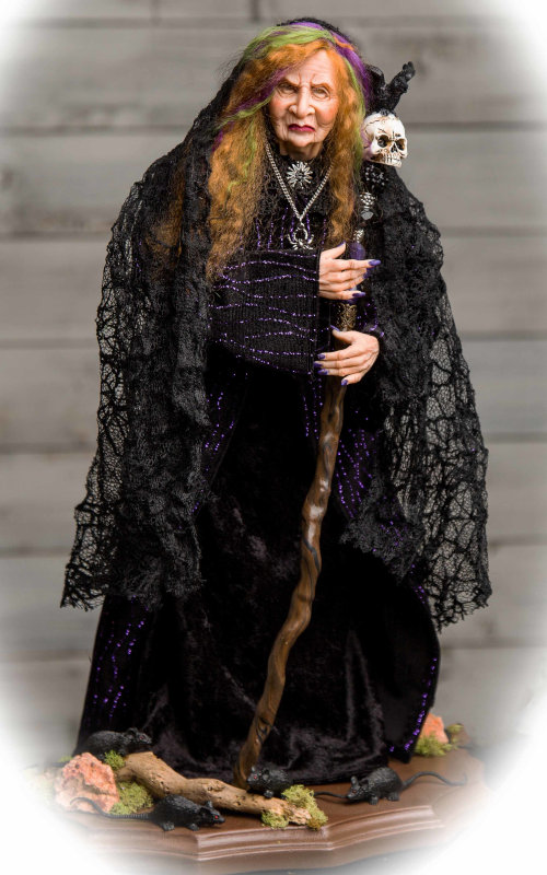 Hatch's Evalena won the 2019 Dolls Awards of Excellence Public's Choice award in the category of OOAK Fantasy Doll.
