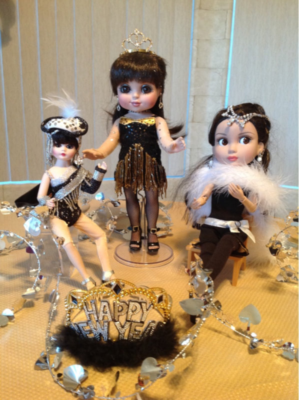 Bernay Scott: “Madame Alexander, Marie Osmond, and Patience all ready to party in Las Vegas for New Year’s while we stay at home this year!”