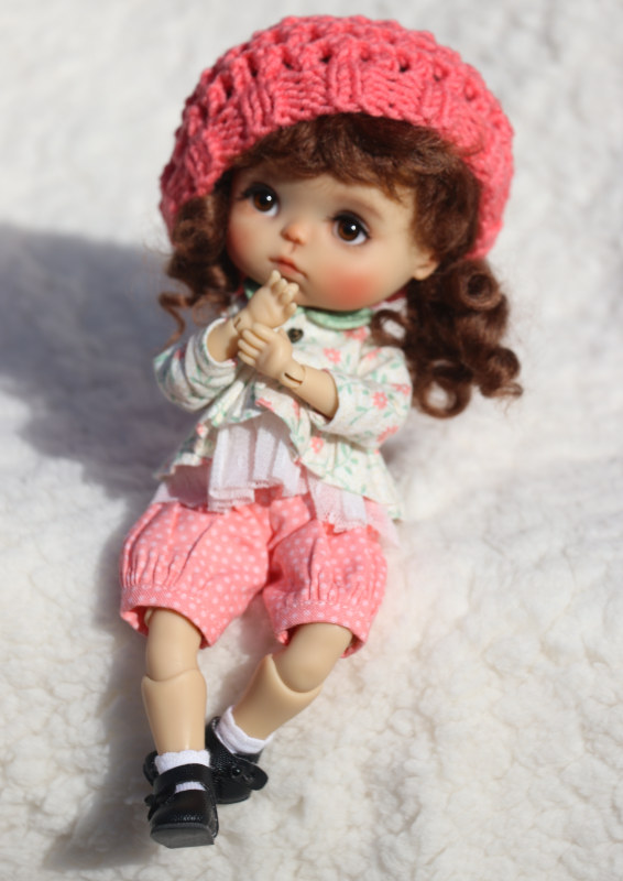 Fabbi is a 20 cm BJD cast in sunkissed resin on Meadow Dolls’ Chibbi body. She’s available exclusively from DOLLS magazine.