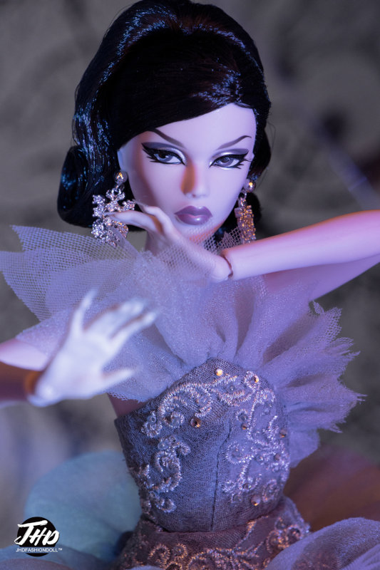 The third release in JHD's Bride of Dracula collection uses the new Cindy character sculpt.