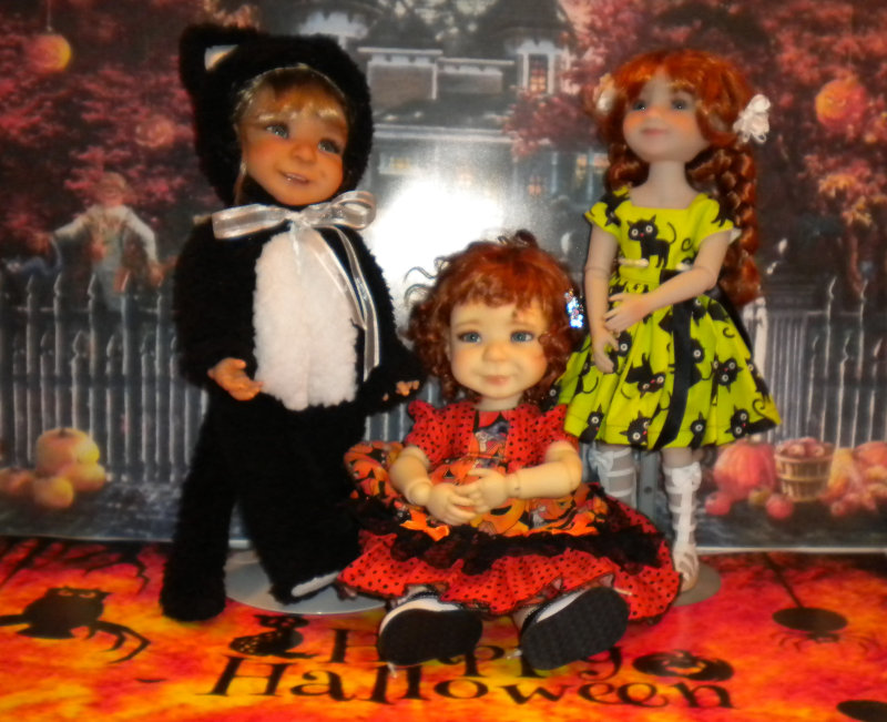 Jaris Traw: “My Meadow Doll Mae in her black cat suit made by Lori Gould, Meadow Doll Mae with Halloween dress made by Janee Thomas, and Neon cat dress on Ruby Red Fashion Friend Perihelia made by Joyce Highfill. Happy Halloween everyone!”