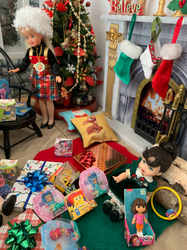 Nilsa Donelan: “Christmas morning! Time to open the presents.”