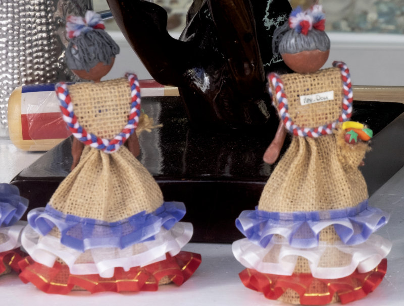 These dolls are very similar to the more elaborate ones above, again with no faces, but using the colors of the Dominican Republic flag.