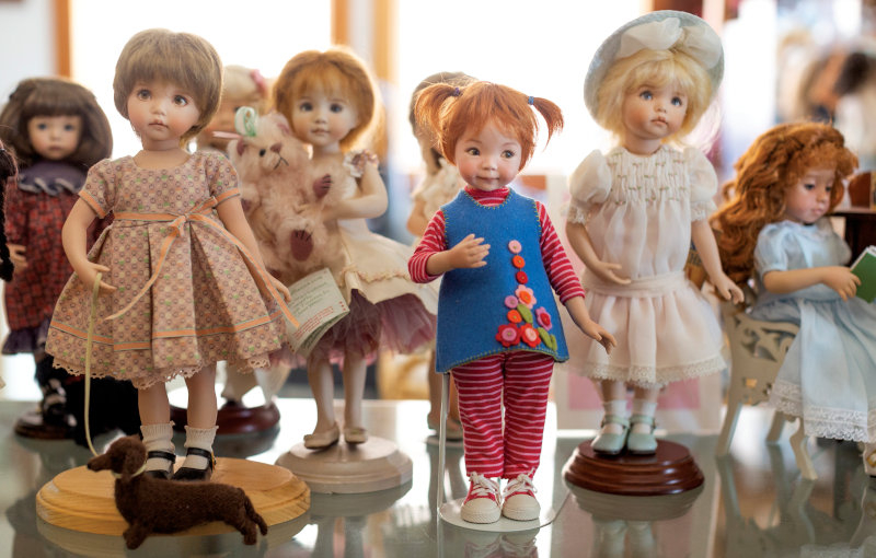 Photo of several Wildflowers dolls by Dianna Effner.