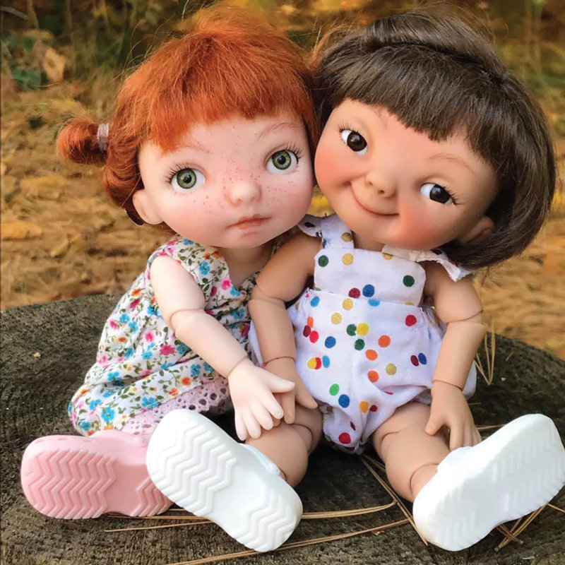 Punkin Pie (left) and Punkin Cookie, 7-inch resin BJDS by Sandra Maxwell.
