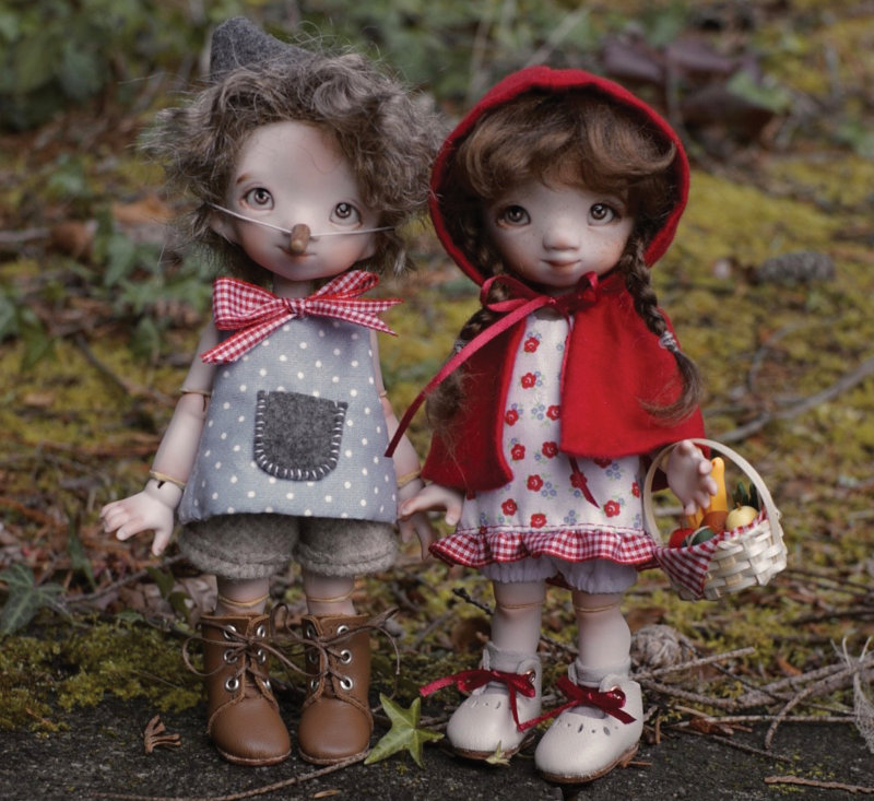 Wolf and Red Riding Hood, porcelain BJDs by Linda Macario.