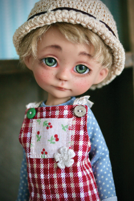 Tinker, 10.5 inches, is one of Lee’s Lolli-size BJDs.
